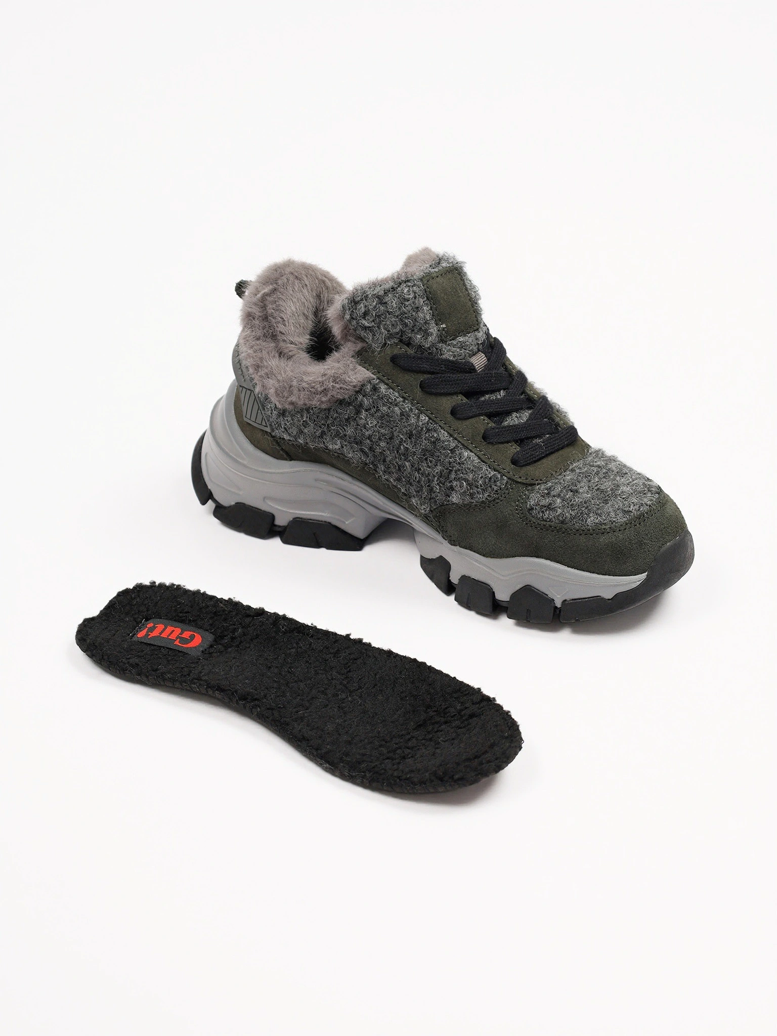 Кроссовки комбинированные с оторочкой мехом